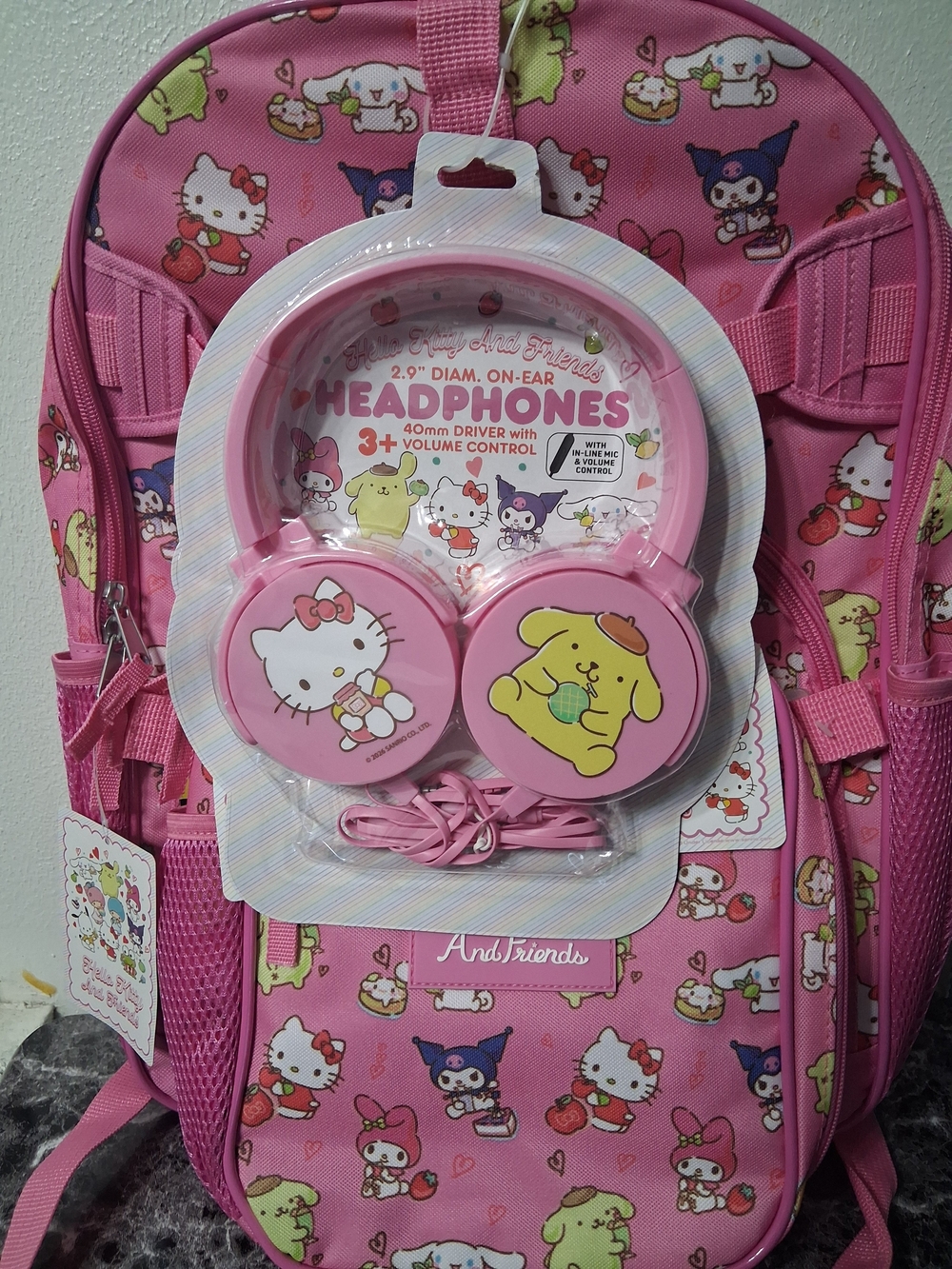 NWT'S Hello Kitty Pink 3 Piece Set Backpack With Headphones & Lunch Kit